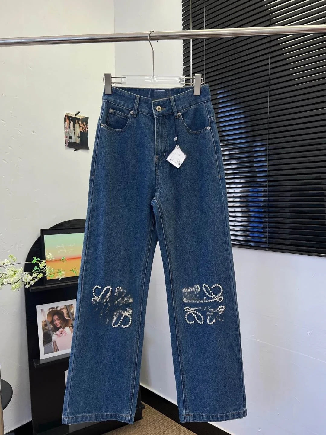 2025 Women's Pearl Embellished Jeans Knee Detail Denim Pants Classic Blue Comfort Fit Y2K Designer Inspired