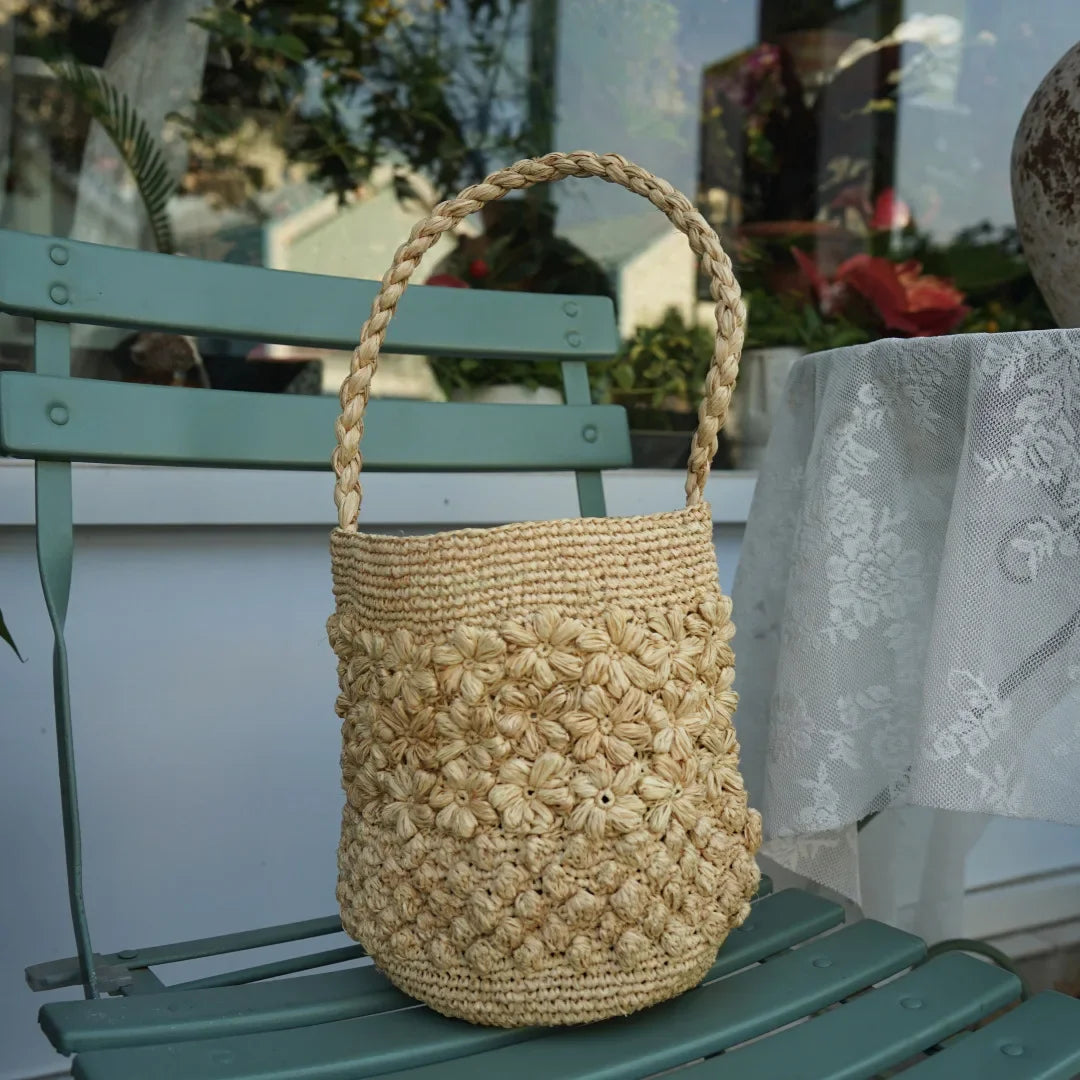 New French Handmade Lafite Grass Hollowed Out Woven Flower Petal Pattern Portable Women's Bag Seaside Vacation Fashion Bag Trend