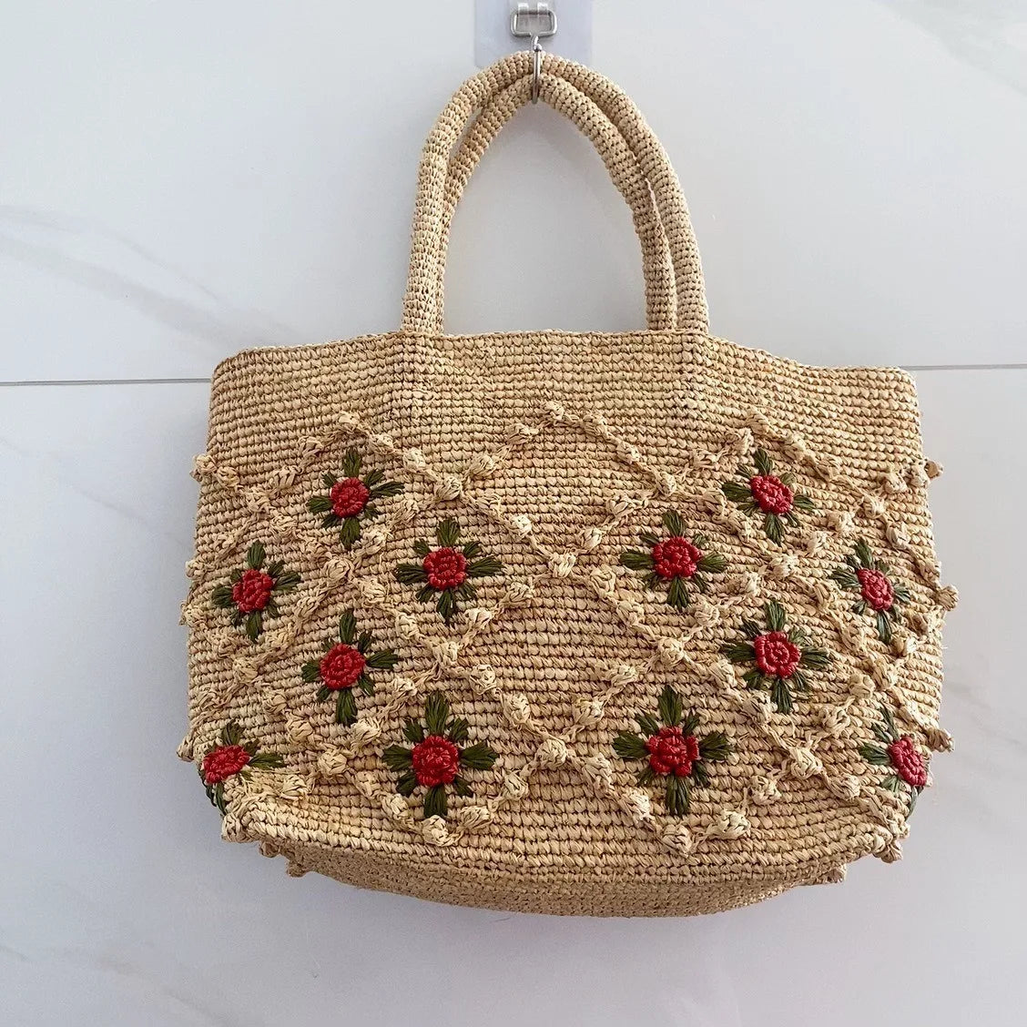 New French Handmade Lafite Grass Hollowed Out Woven Flower Petal Pattern Portable Women's Bag Seaside Vacation Fashion Bag Trend