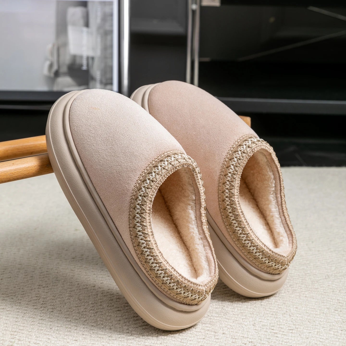 Men's Plush Slippers for Winter Thick Fuzzy Indoor House Shoes with Lightweight EVA Sole, Cozy Warm Slippers for Fall and Winter