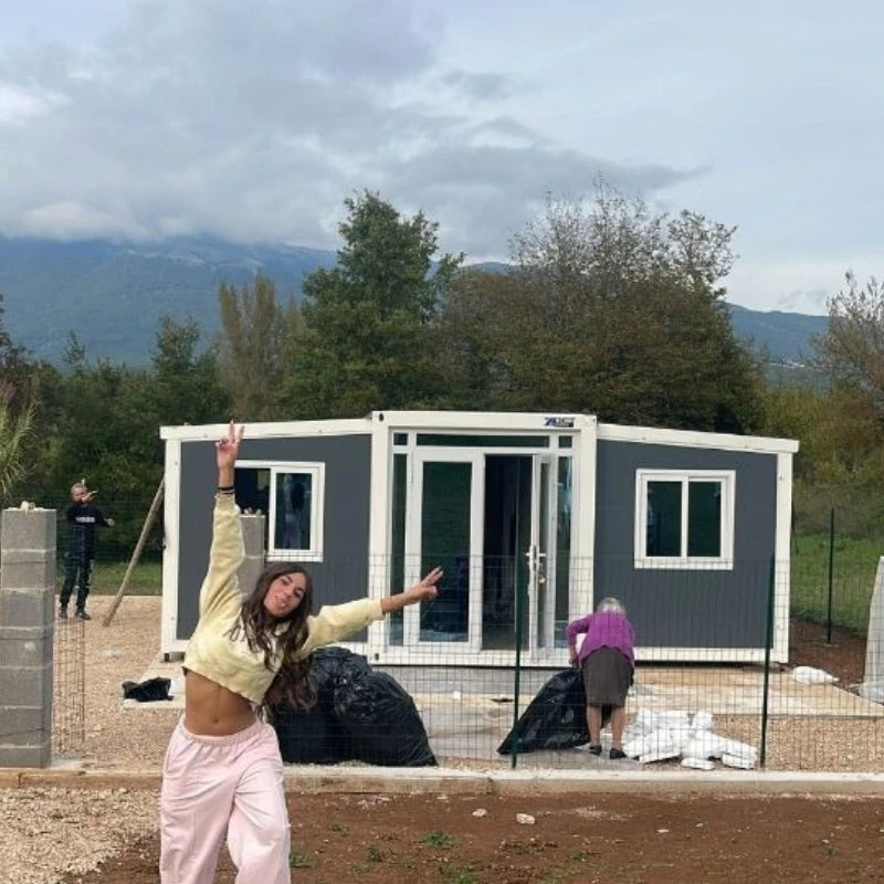 Hot Sale Container House Ready-made Luxury Folding House 20 40FT Foldable Expandable Modular Prefabricated Container House Price